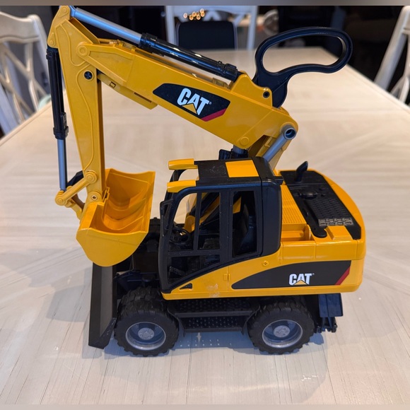 CAT Construction Toy Trucks - Mini Excavator Caterpillar Toy Digger - Picture 12 of 16